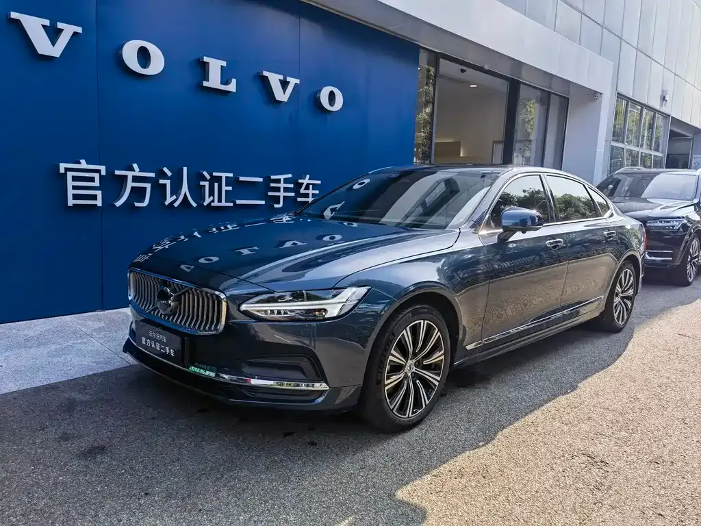 Volvo S90 — фото 1