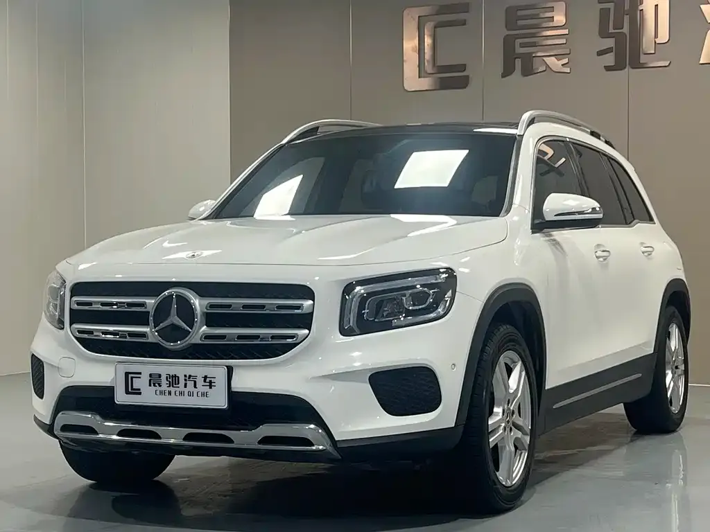 Mercedes-Benz GLB — фото 1
