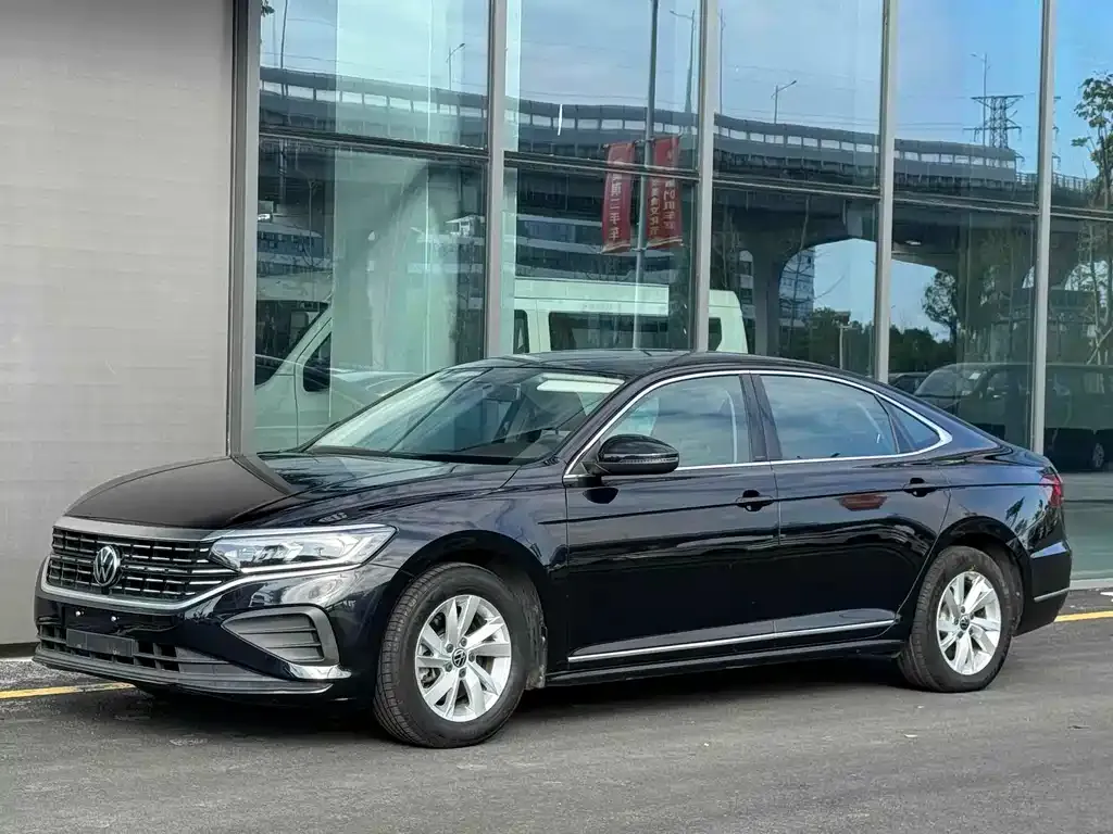 Volkswagen Passat — фото 1