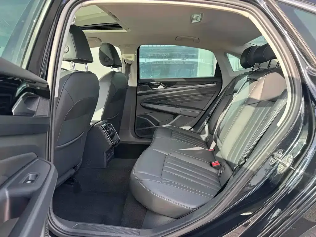 Volkswagen Passat — фото 6