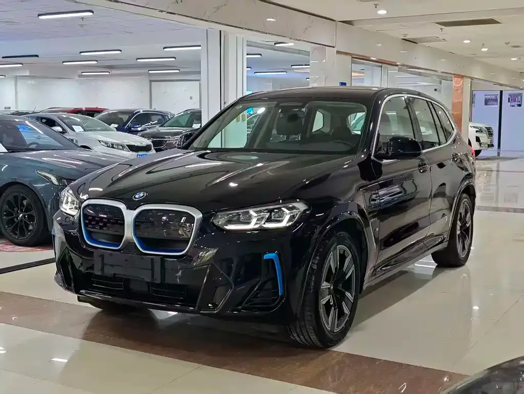 BMW iX3 — фото 1