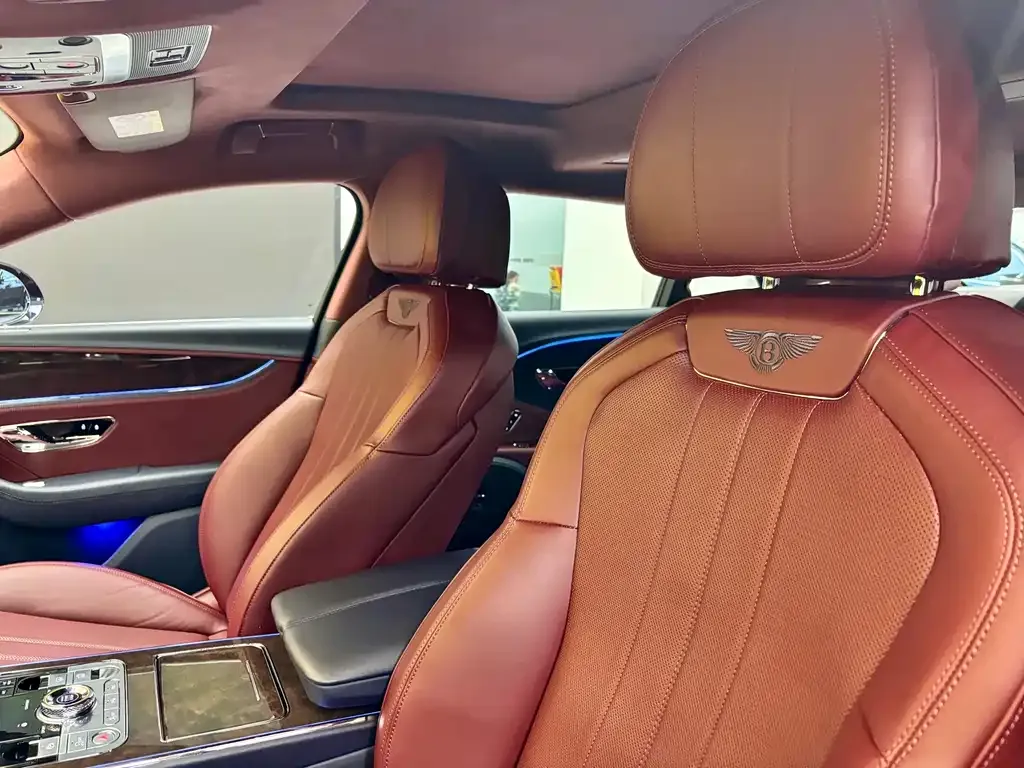 Bentley Flying Spur — фото 9