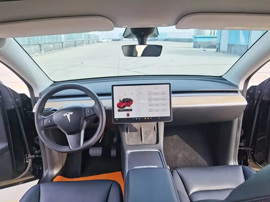 Tesla Model Y — фото 9