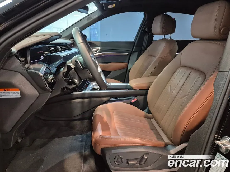 Audi Q8 e-tron — фото 10
