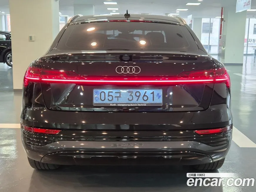 Audi Q8 e-tron — фото 4