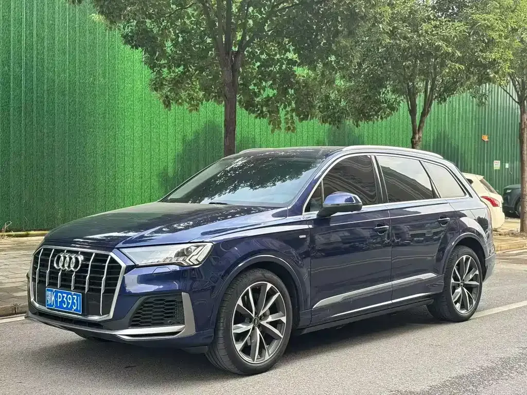 Audi Q7 — фото 1