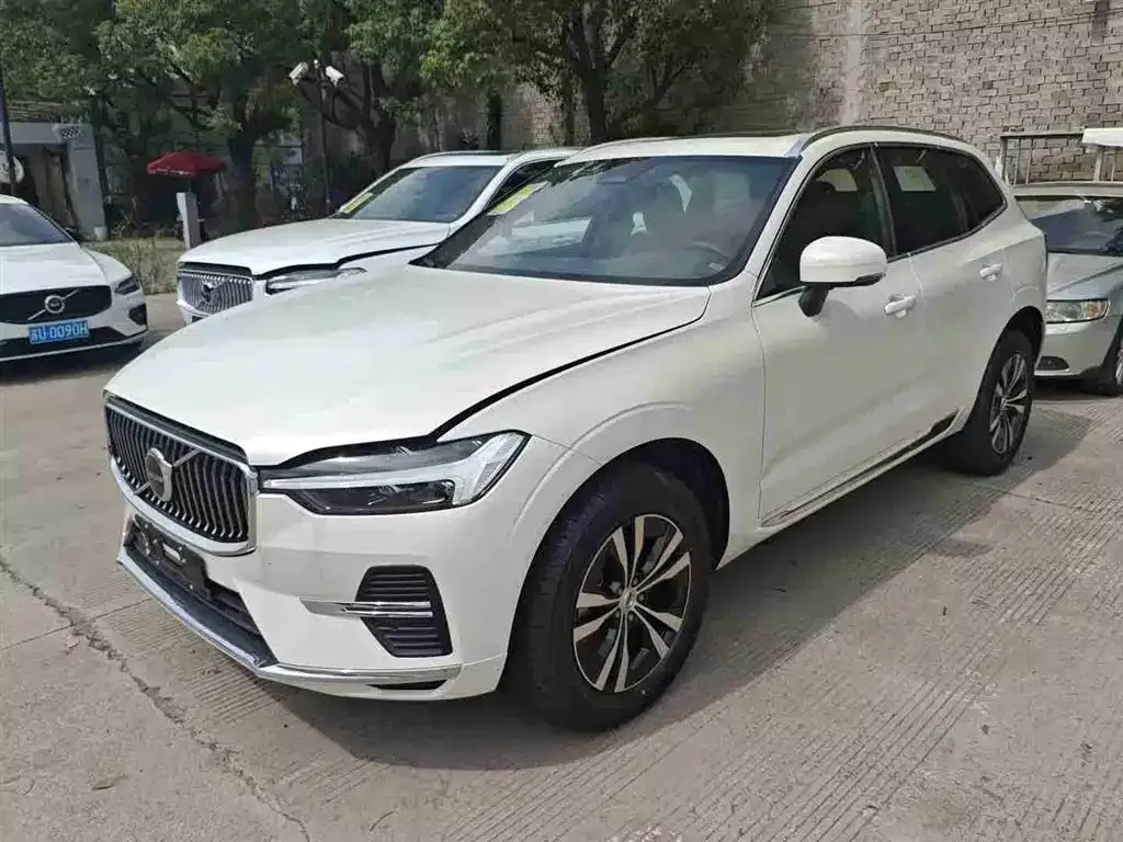 Volvo XC60 — фото 1