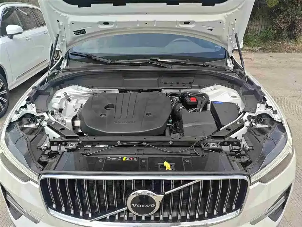 Volvo XC60 — фото 8