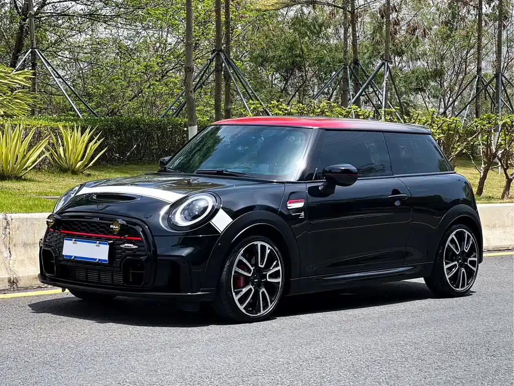 MINI JCW (John Cooper Works) — фото 1