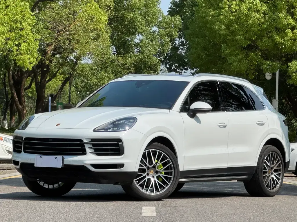 Porsche Cayenne — фото 1