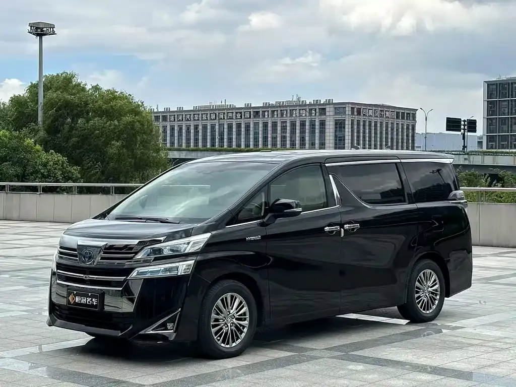 Toyota Vellfire — фото 1