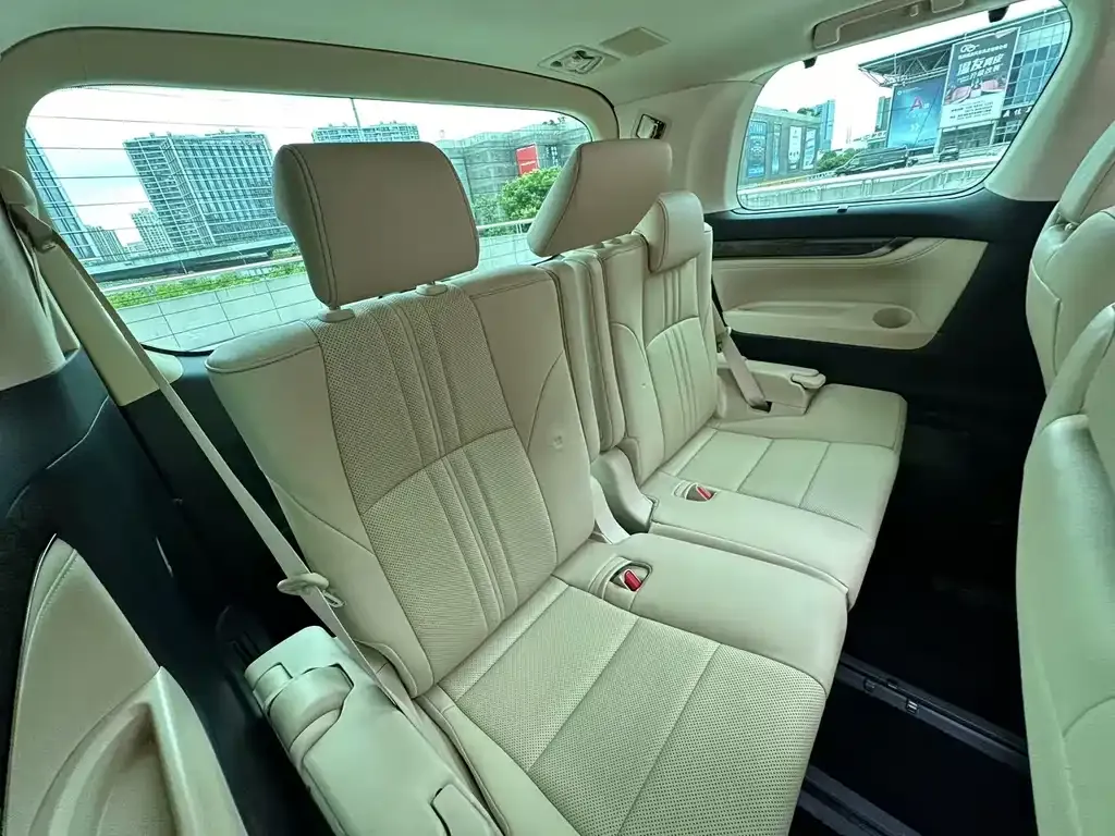Toyota Vellfire — фото 10