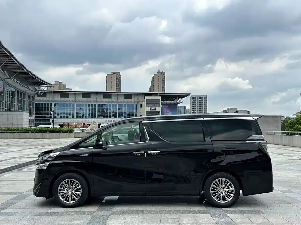 Toyota Vellfire — фото 4