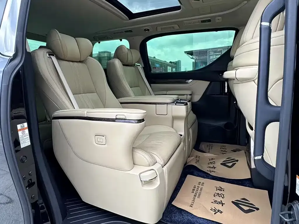 Toyota Vellfire — фото 8