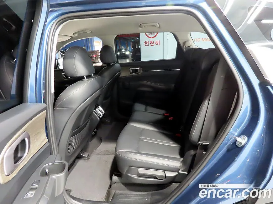 Kia Sorento — фото 7