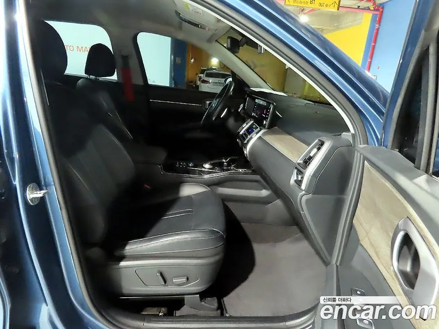 Kia Sorento — фото 8