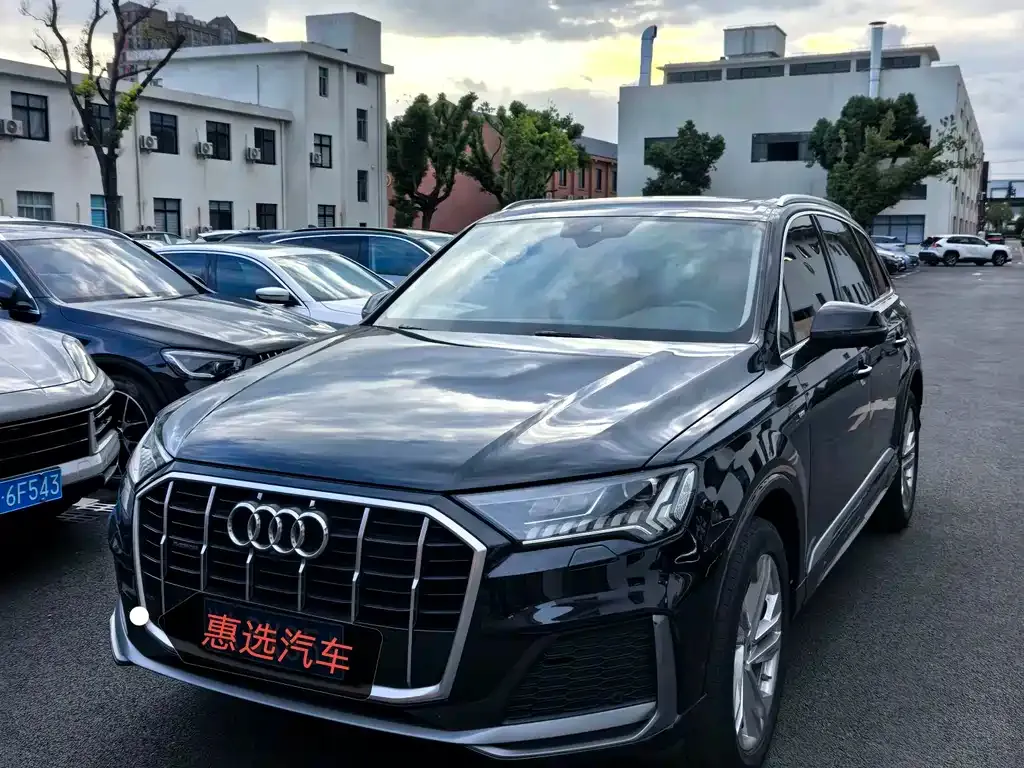 Audi Q7 — фото 1