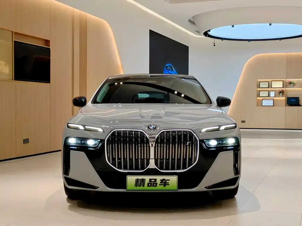 BMW i7 — фото 2