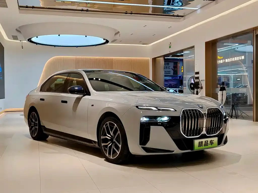 BMW i7 — фото 3