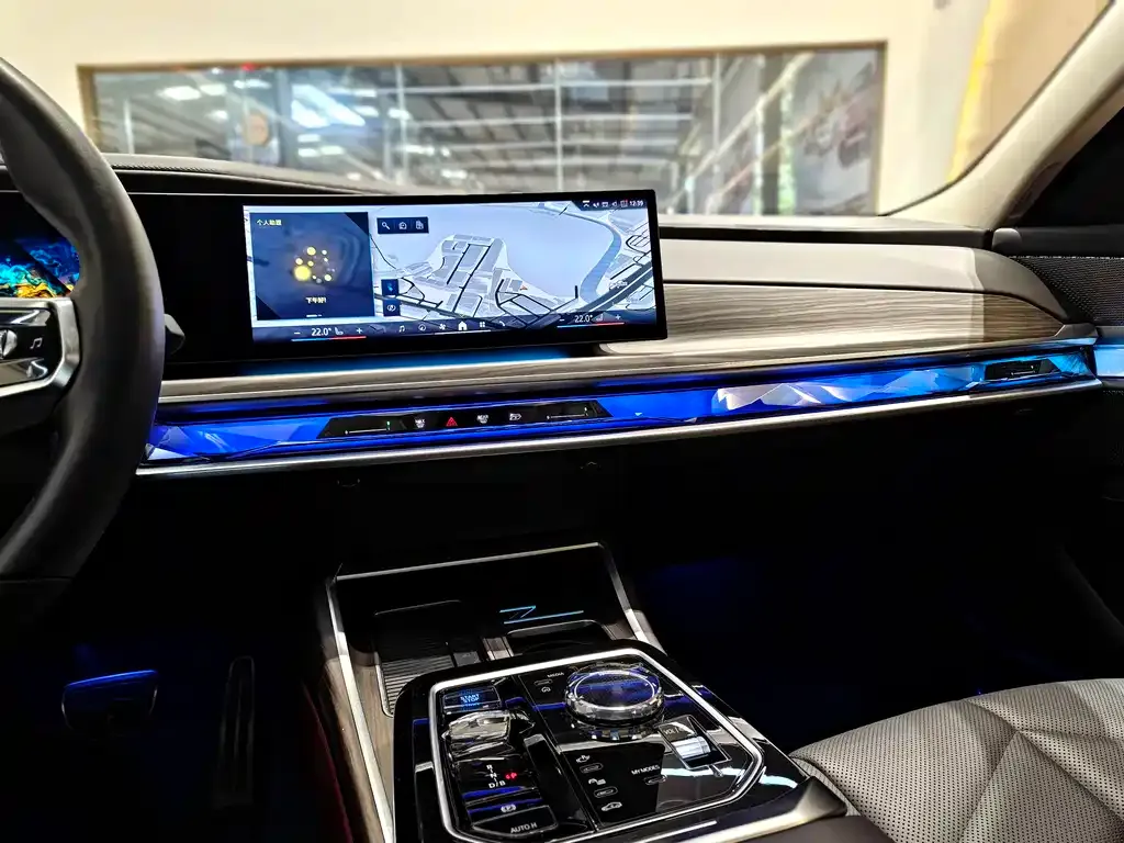 BMW i7 — фото 6