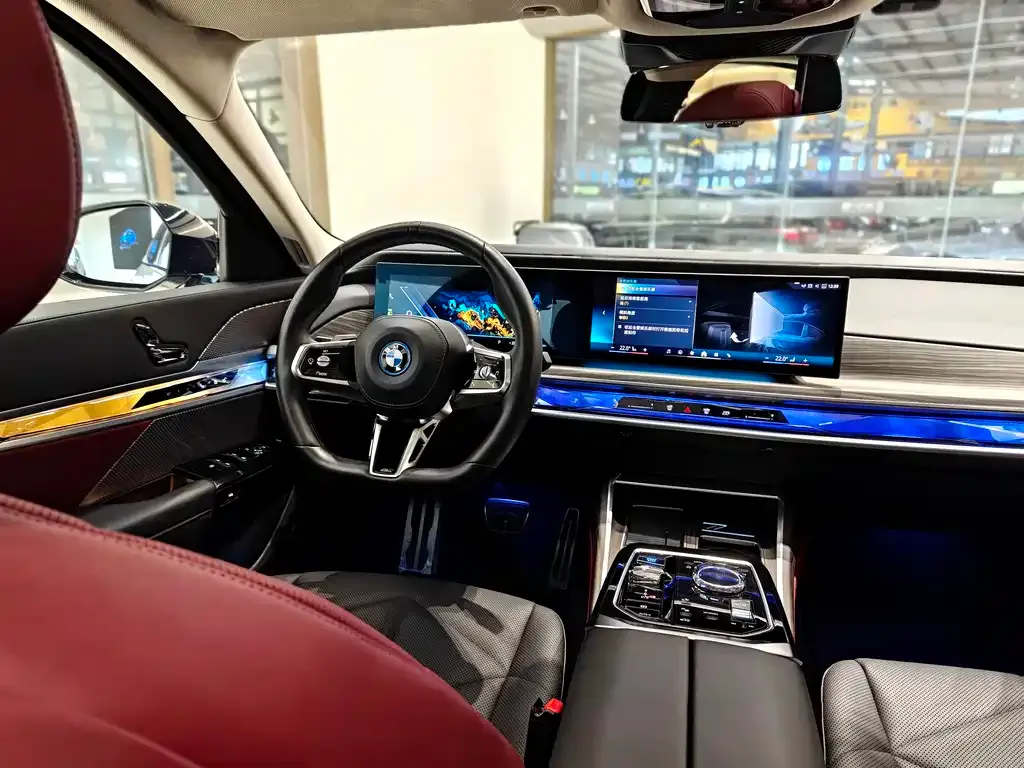 BMW i7 — фото 9