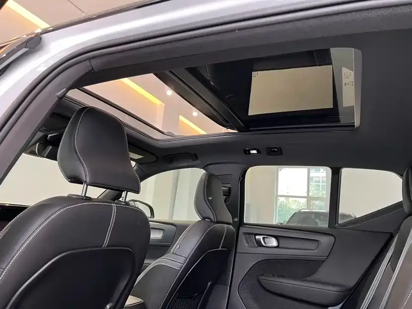 Volvo XC40 NEV — фото 10