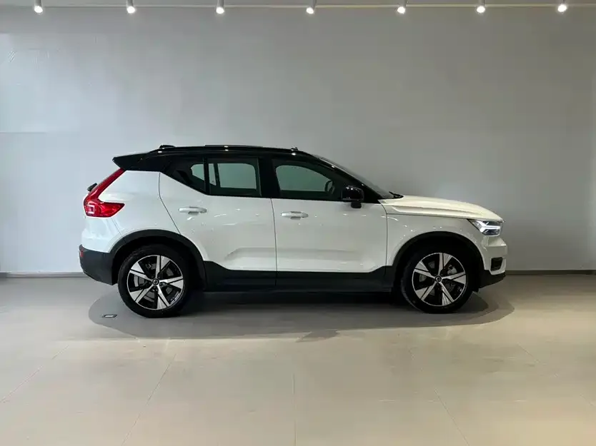 Volvo XC40 NEV — фото 3