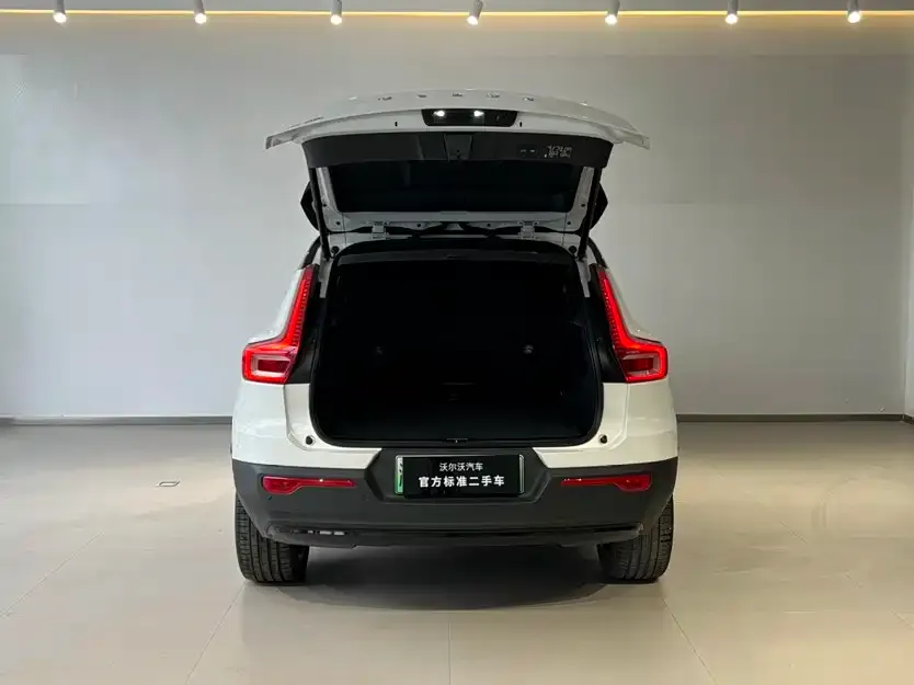 Volvo XC40 NEV — фото 5