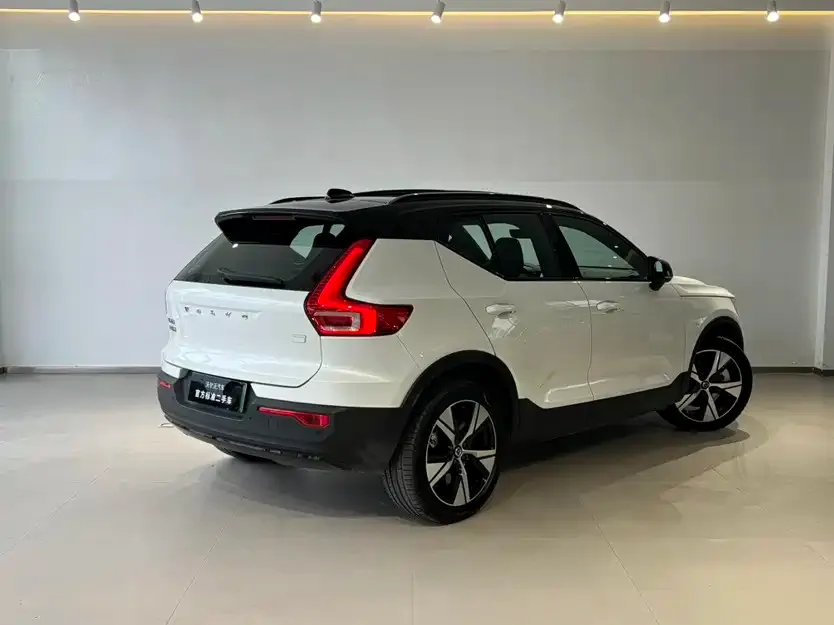 Volvo XC40 NEV — фото 7
