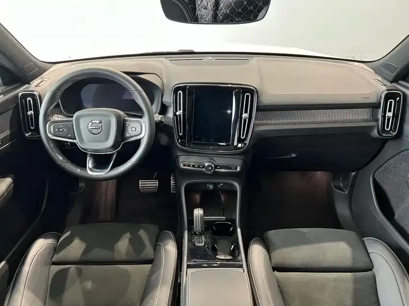 Volvo XC40 NEV — фото 9