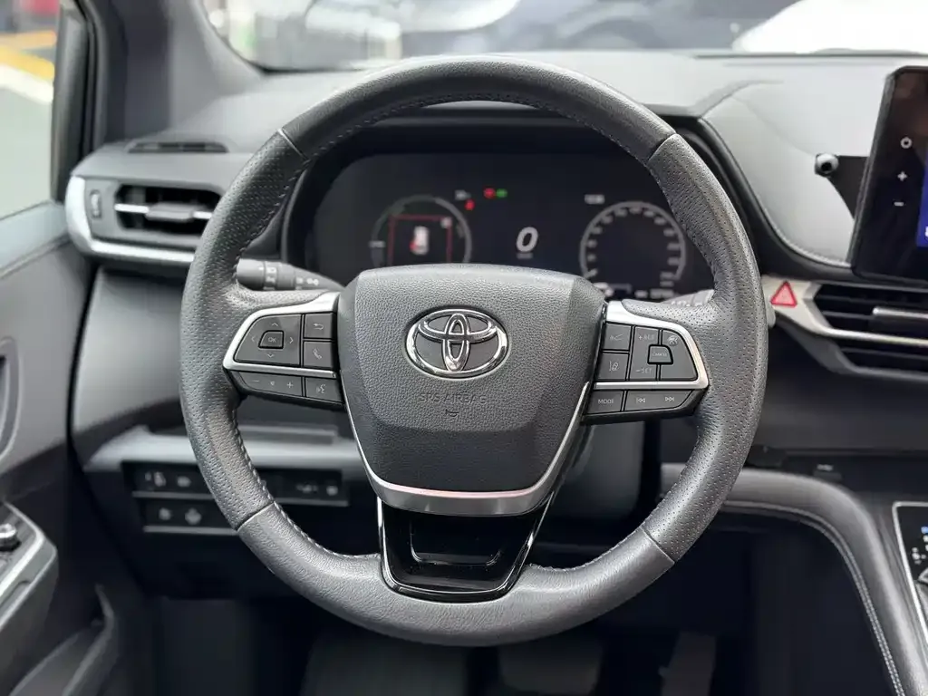 Toyota Sienna — фото 2