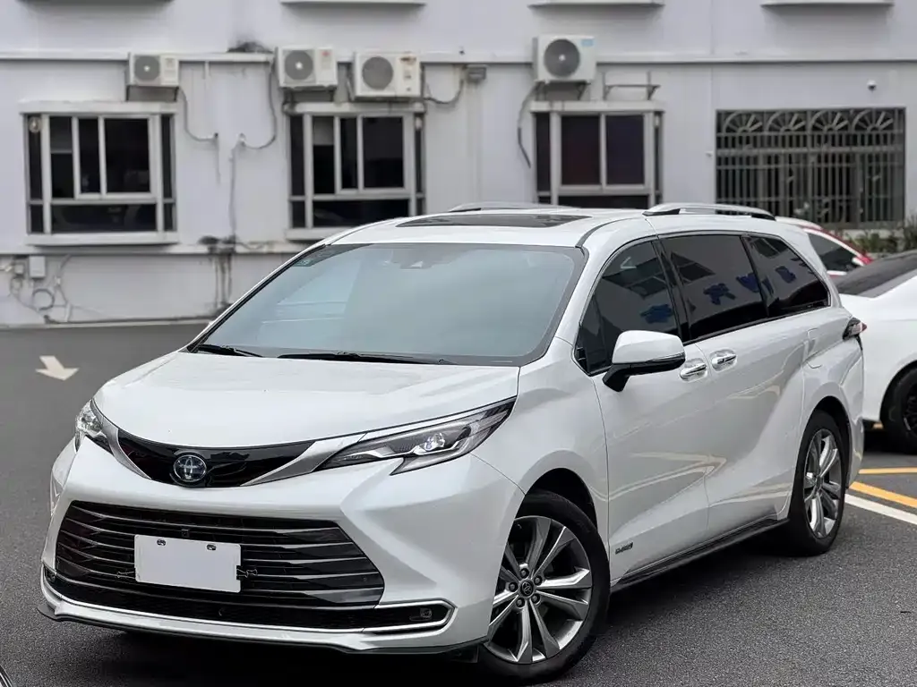 Toyota Sienna — фото 7