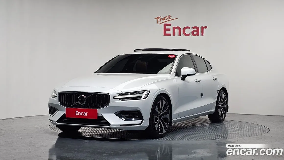 Volvo S60 — фото 1
