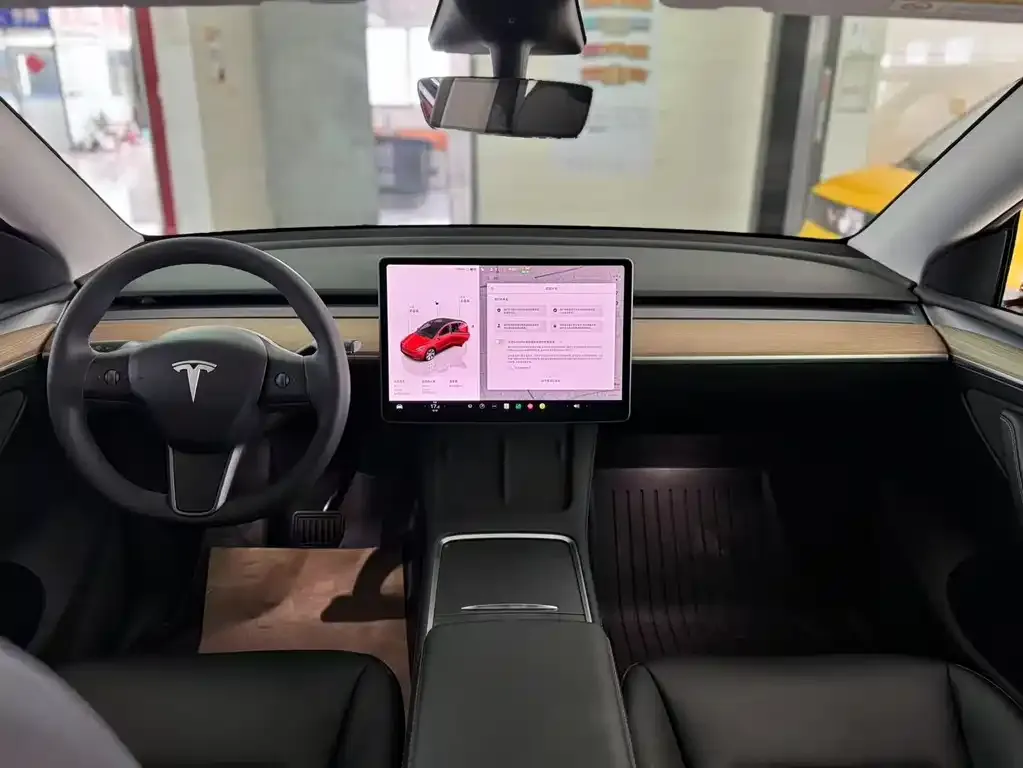 Tesla Model Y — фото 5