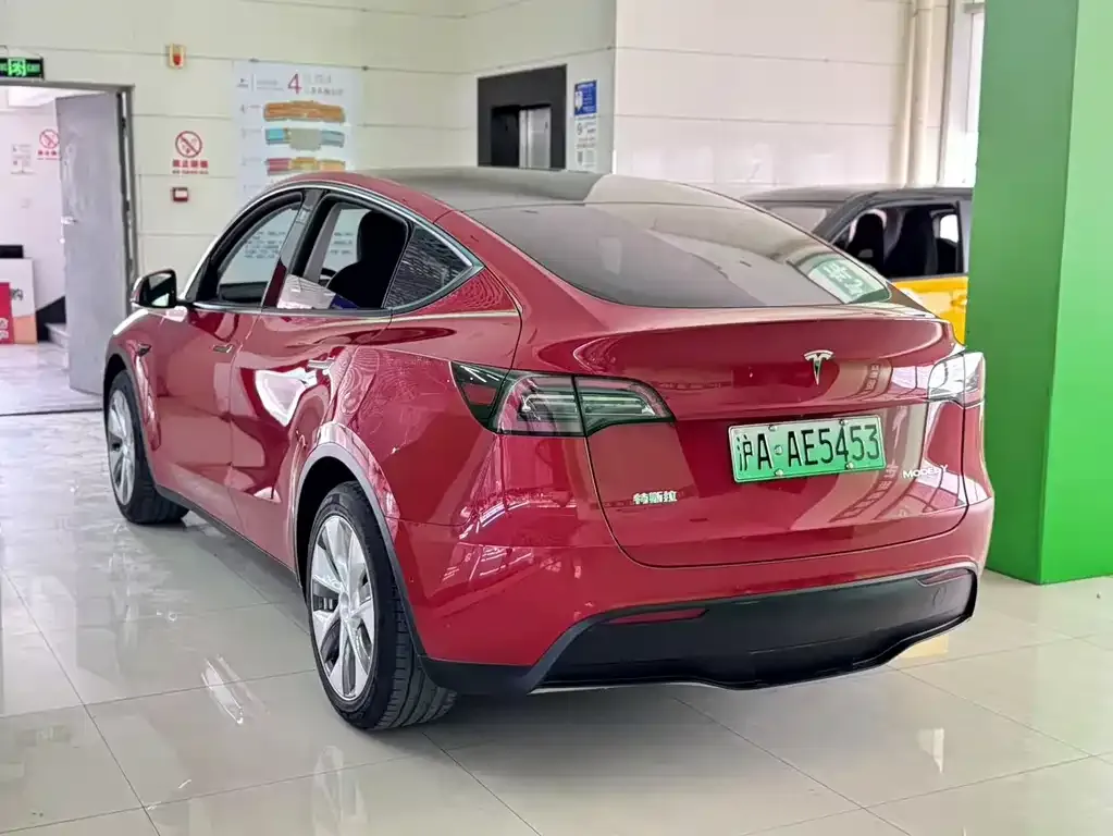 Tesla Model Y — фото 8