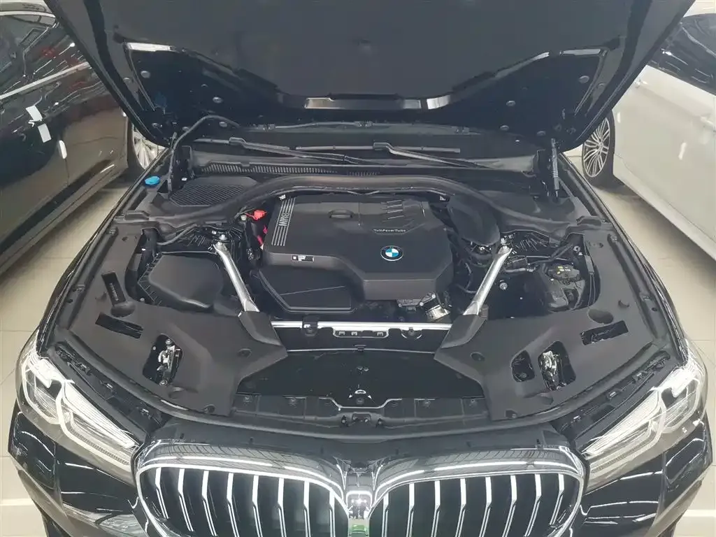 BMW 5 Series — фото 10