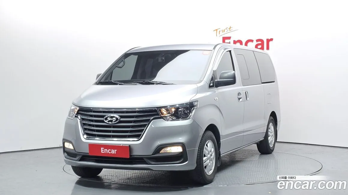 Hyundai Starex — фото 1