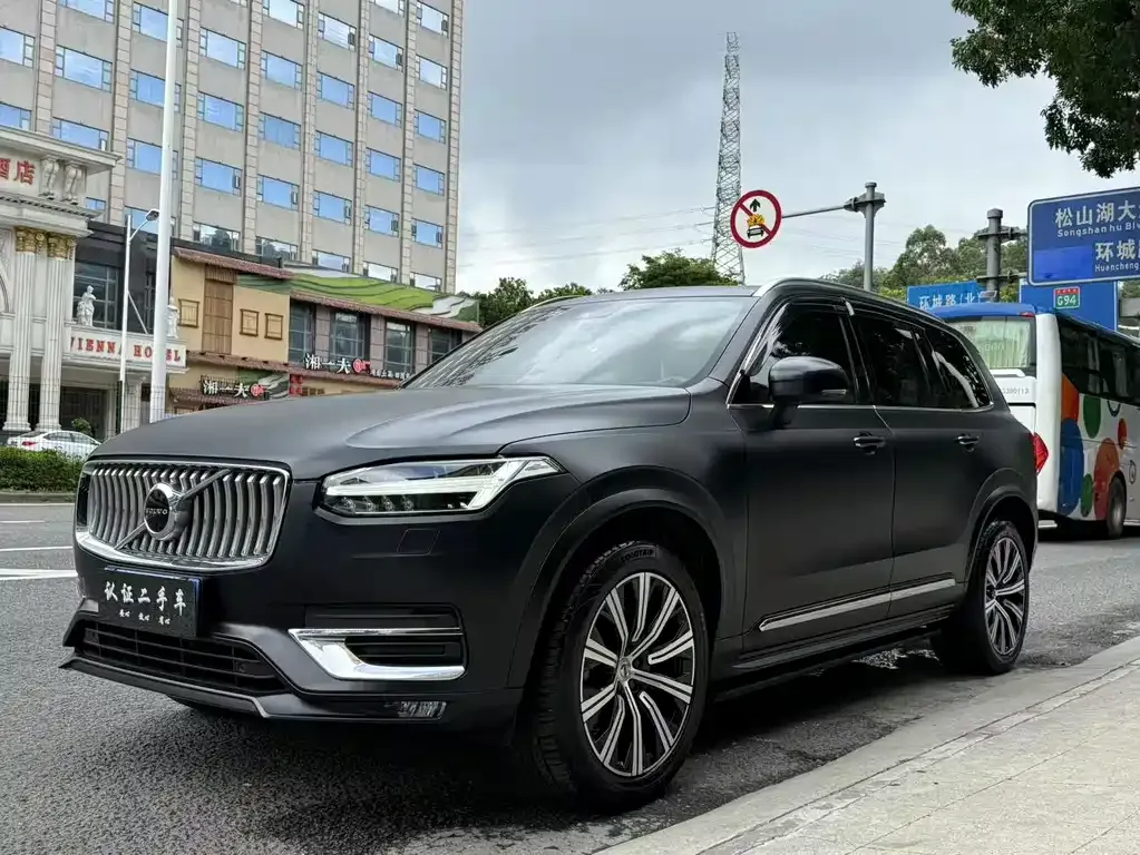 Volvo XC90 — фото 1