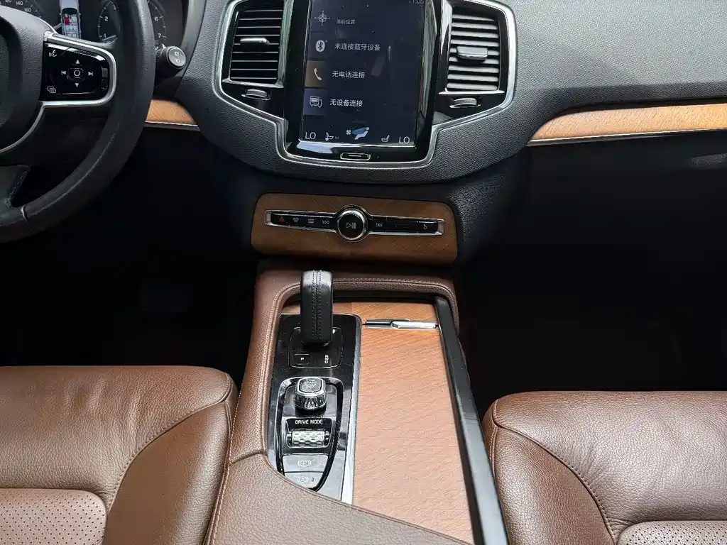 Volvo XC90 — фото 10