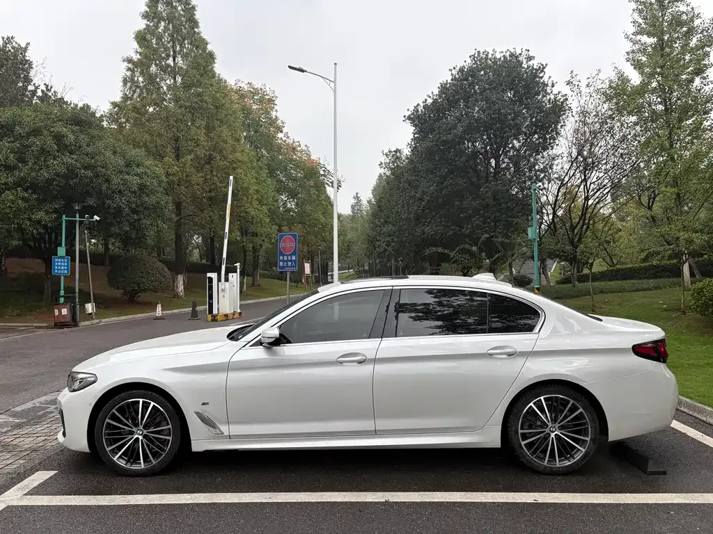 BMW 5 Series — фото 4
