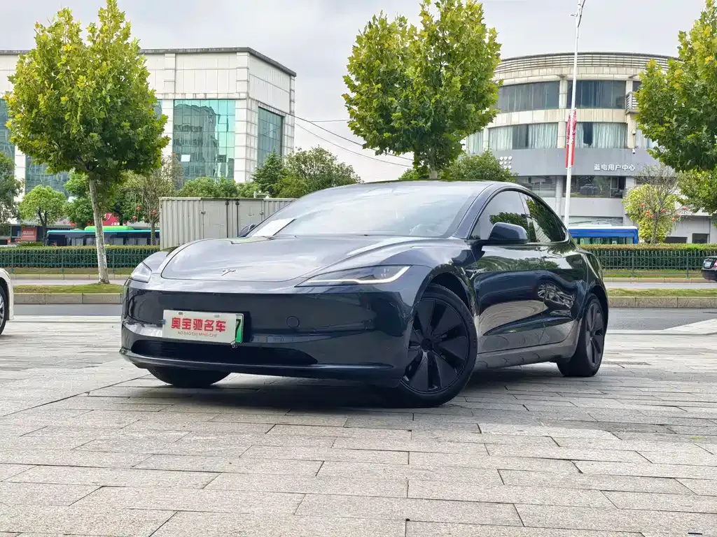 Tesla Model 3 — фото 1