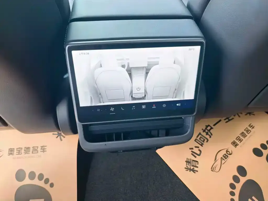 Tesla Model 3 — фото 10