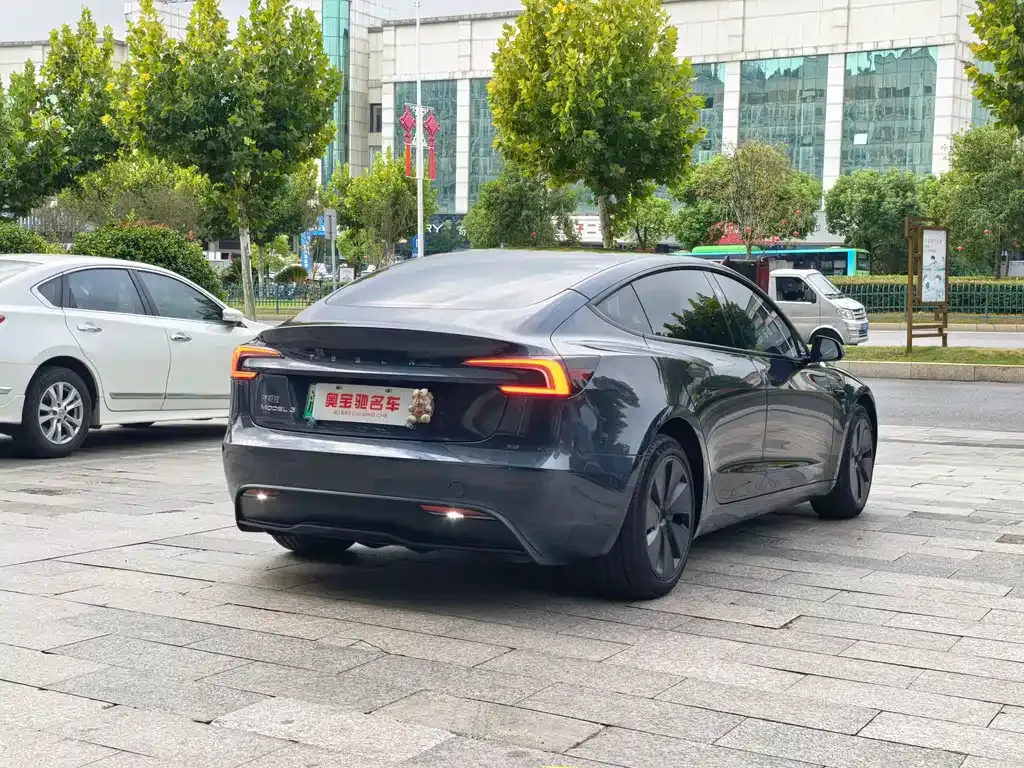 Tesla Model 3 — фото 4
