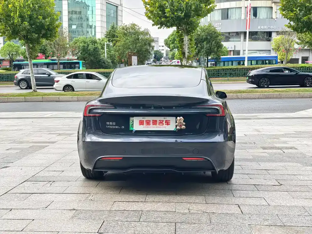 Tesla Model 3 — фото 5