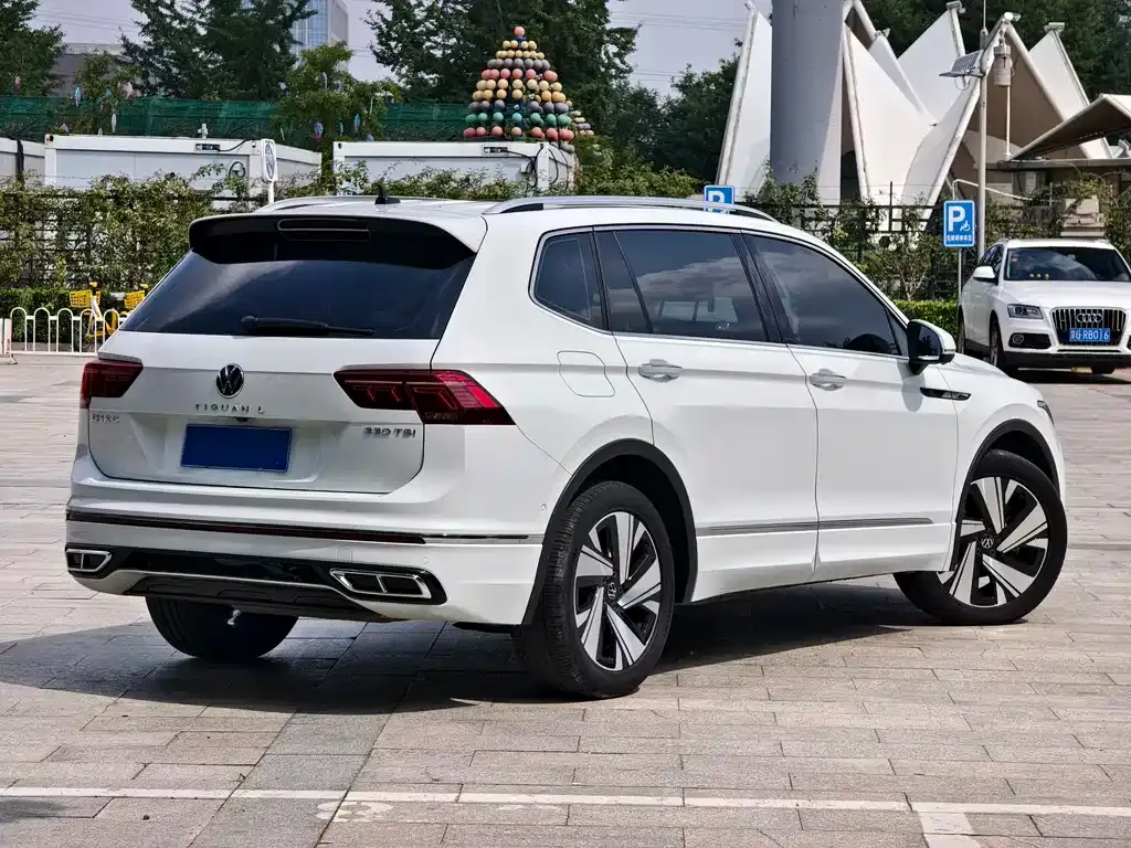 Volkswagen Tiguan L — фото 2