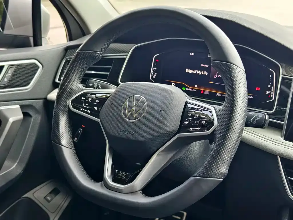 Volkswagen Tiguan L — фото 5