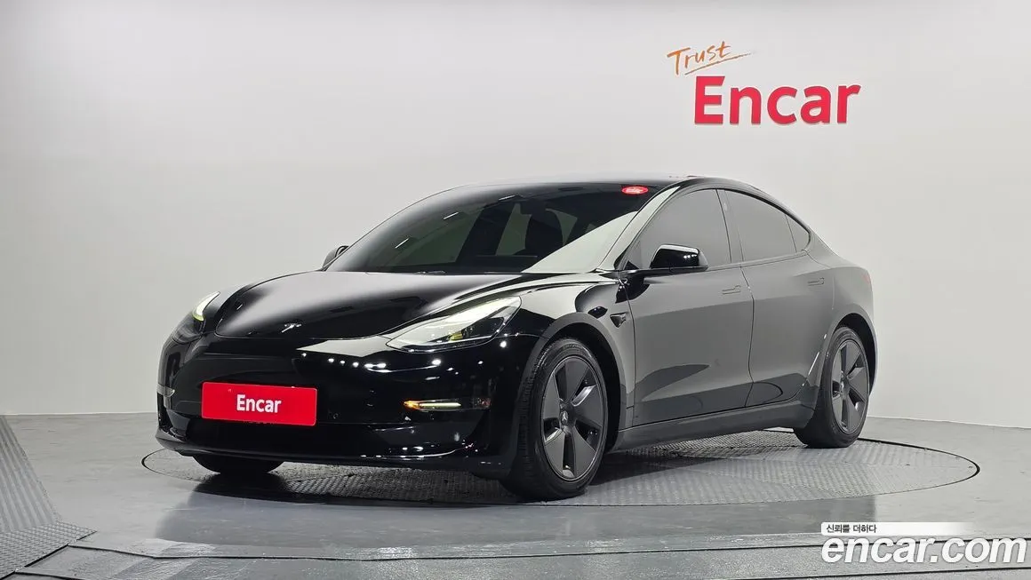 Tesla Model 3 — фото 1