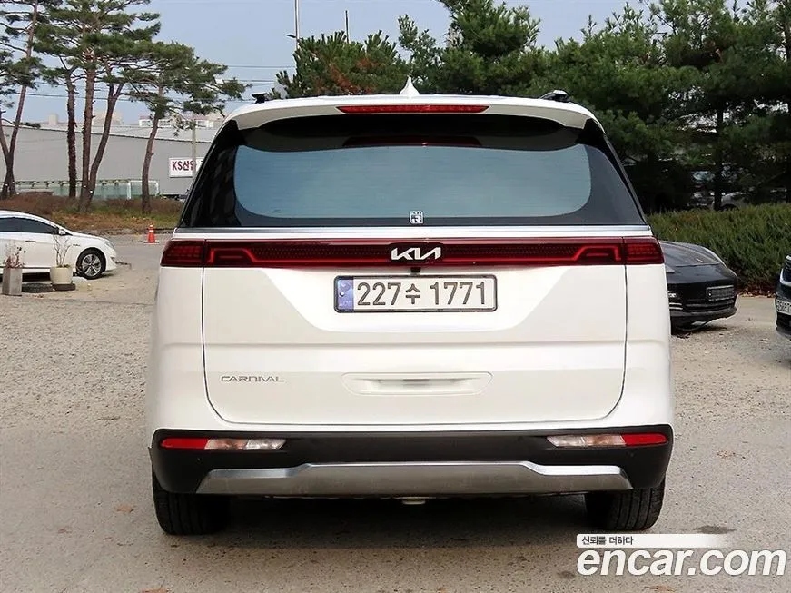 Kia Carnival — фото 4