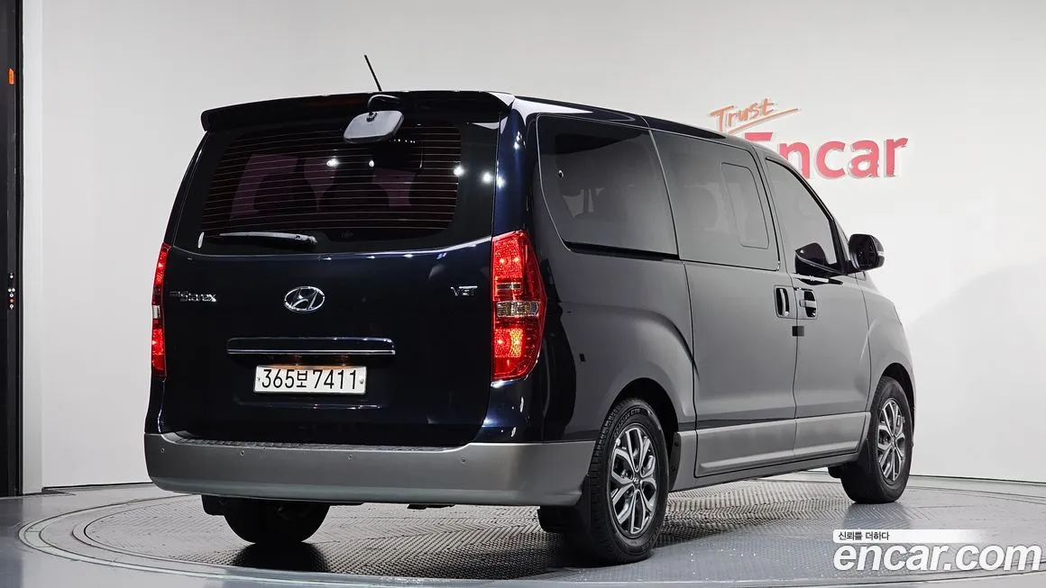 Hyundai Starex — фото 2