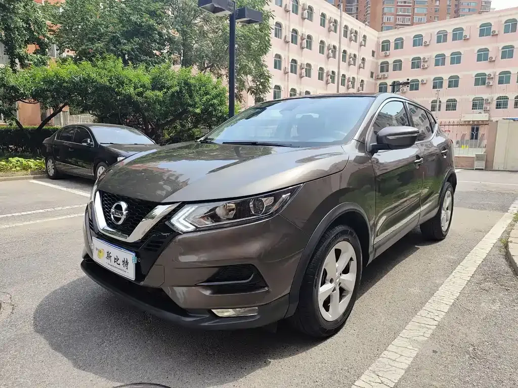 Nissan Qashqai — фото 1